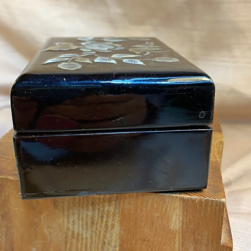 Mother of Pearl lacquered box vintage, antique